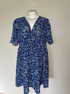 Floral patterned, no stretch, size 1X dress