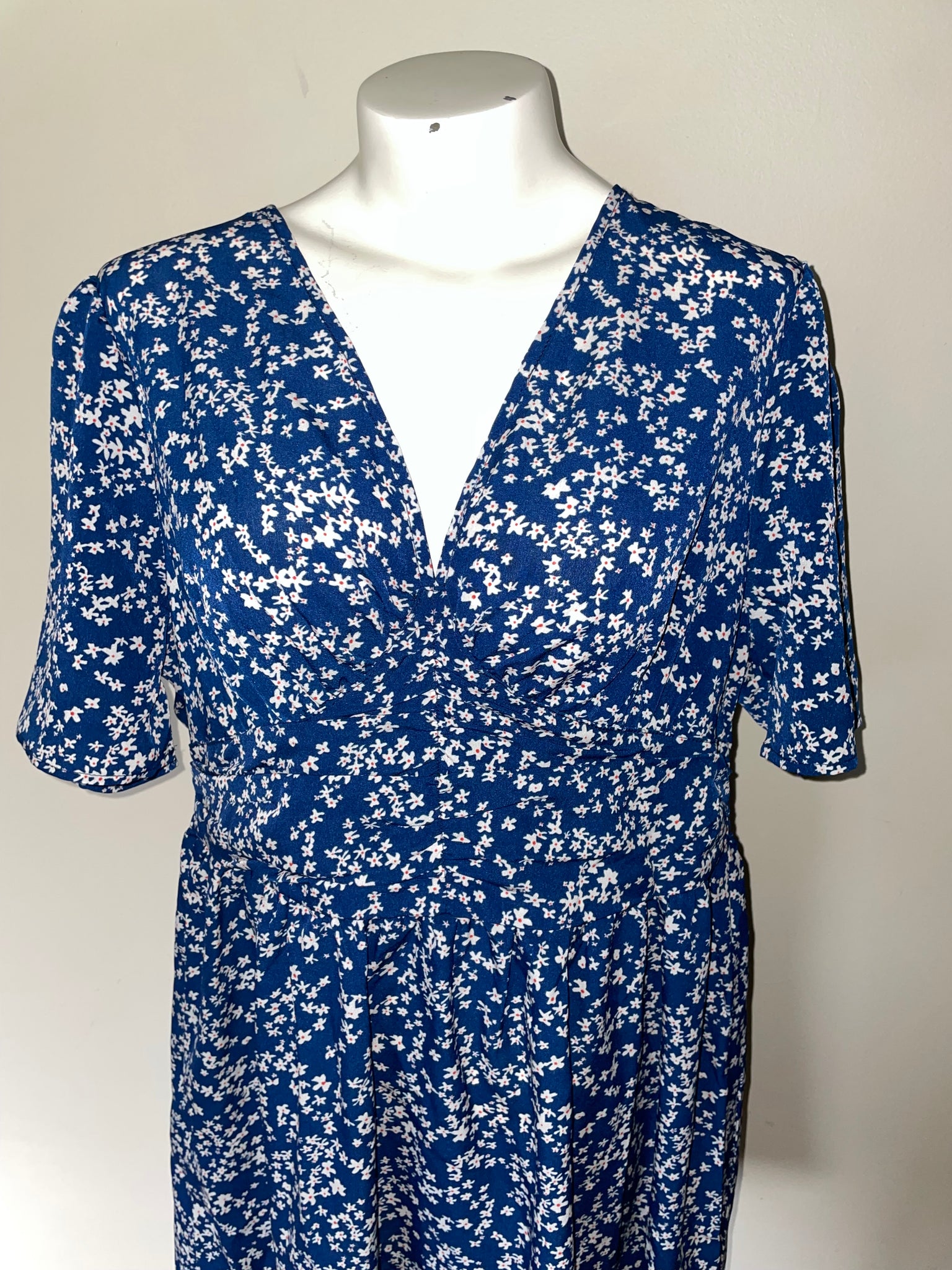 Floral patterned, no stretch, size 1X dress