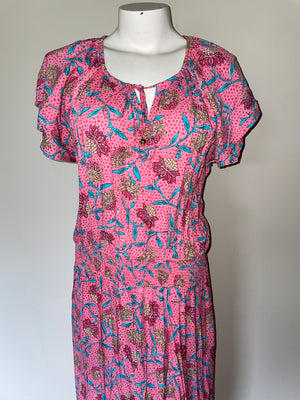 Destination 365 long dress SIZE MEDIUM