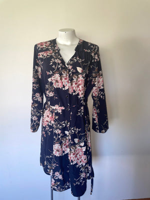 Floral SIZE MEDIUM knee length dress