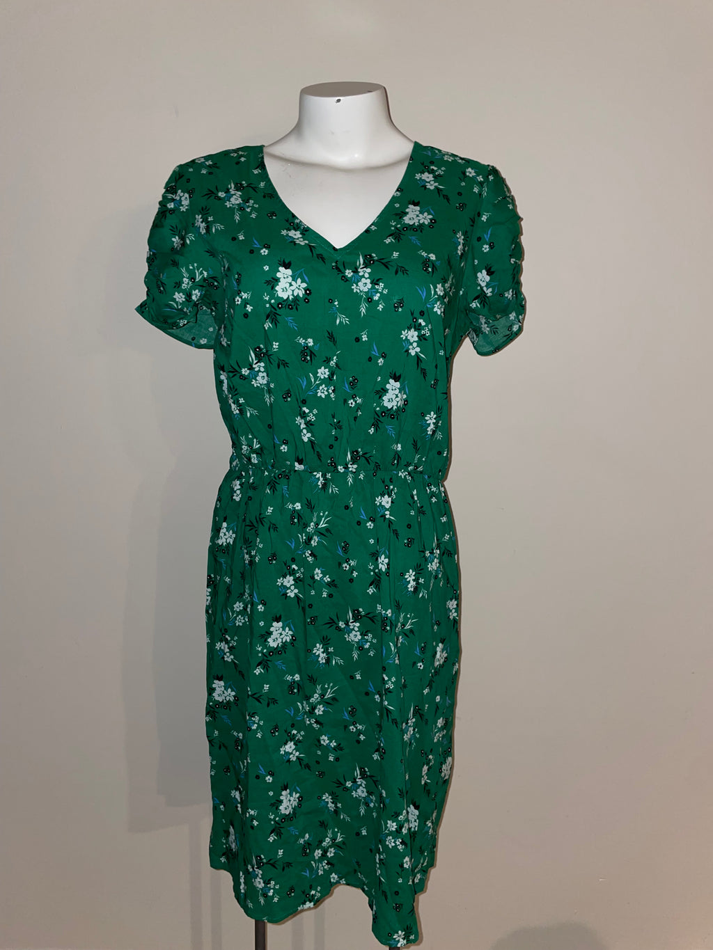 Green and white floral dress SIZE SMALL