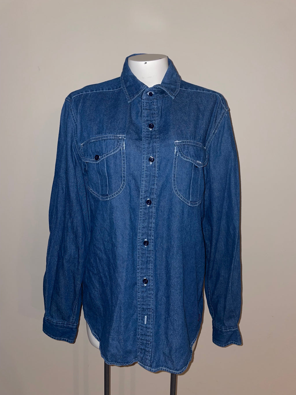 Levi Strauss SIZE MEDIUM button down denim